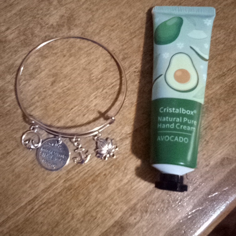 NWT! Branded goods&supplies braclet and lotion